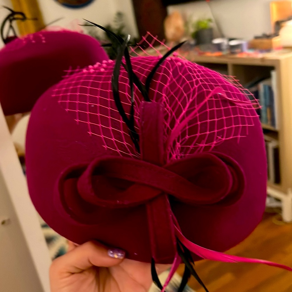 Vintage pillbox hat with lace